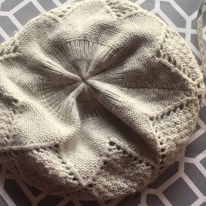 Banana Republic  Womens’s  Cashmere Blend  Beanie